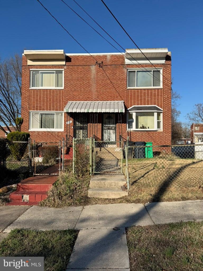 1804 LONGFELLOW ST Property Photo 1