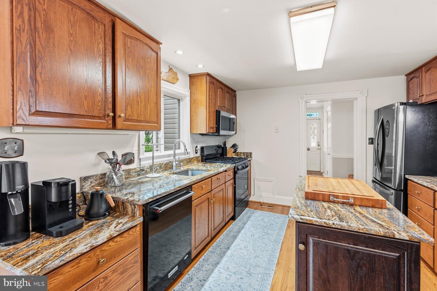 1105 Montgomery St Property Photo 3