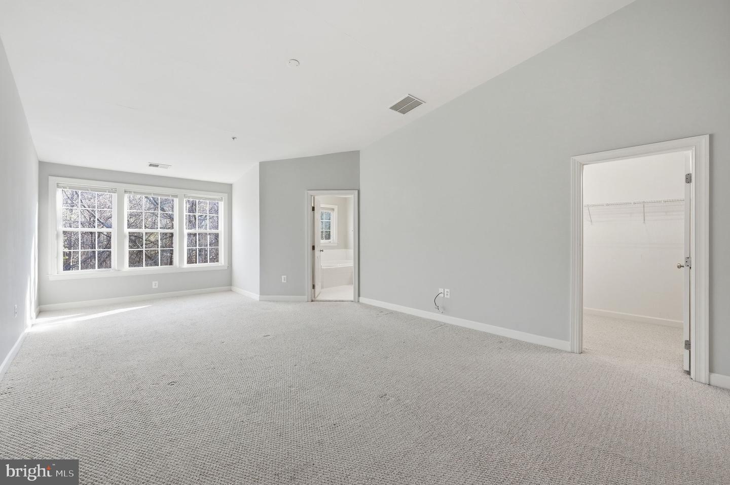 14614 Hawley Ln Property Photo 20