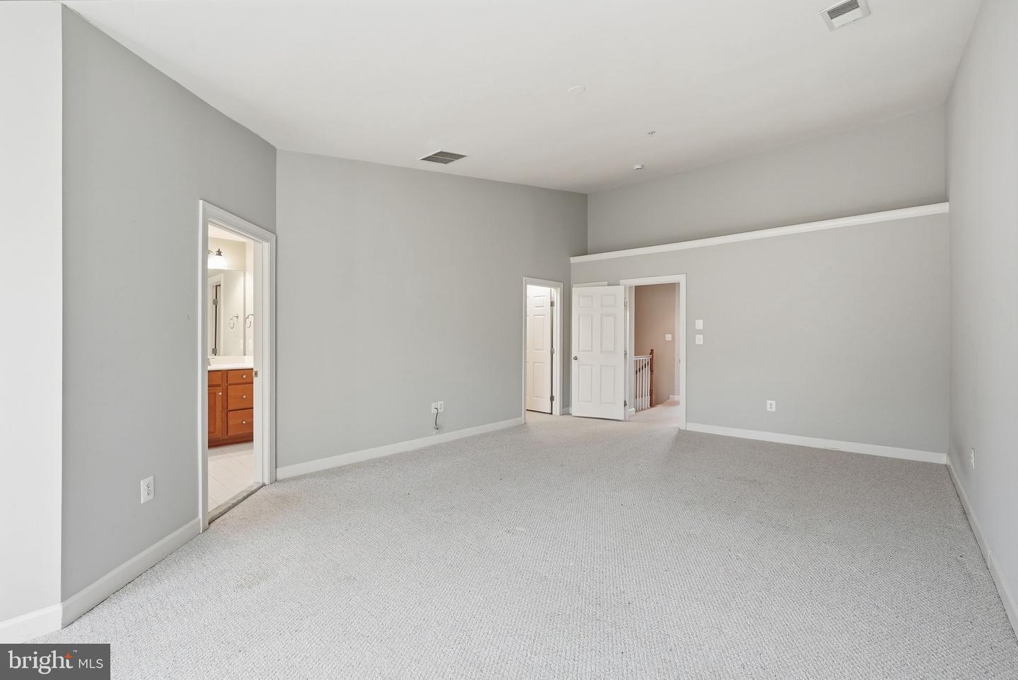 14614 Hawley Ln Property Photo 32