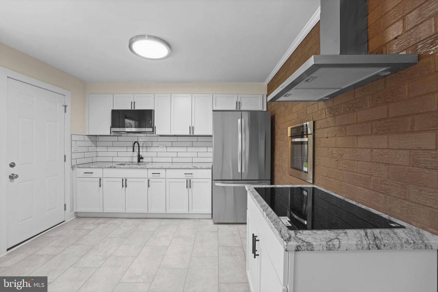 8405 Ravenswood Property Photo 1