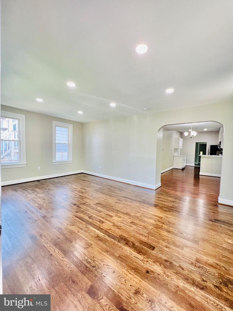 5709 Dade St Property Photo 3
