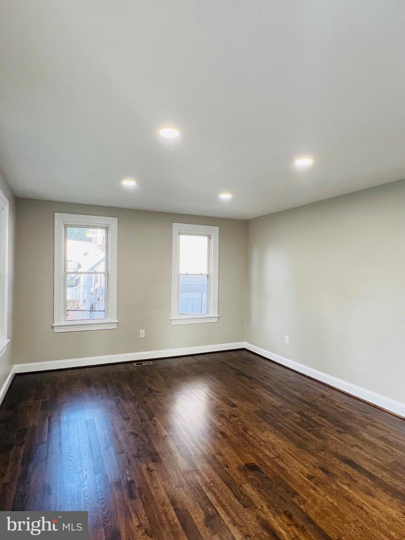 5709 Dade St Property Photo 15