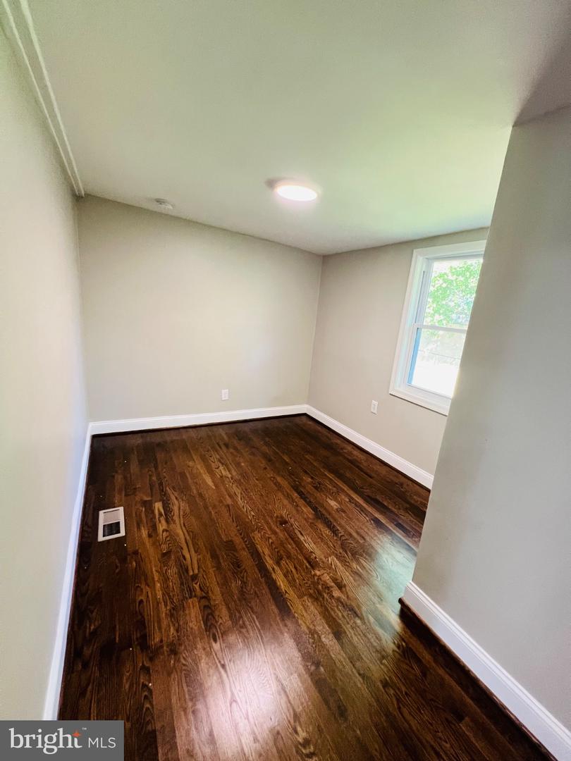 5709 Dade St Property Photo 17