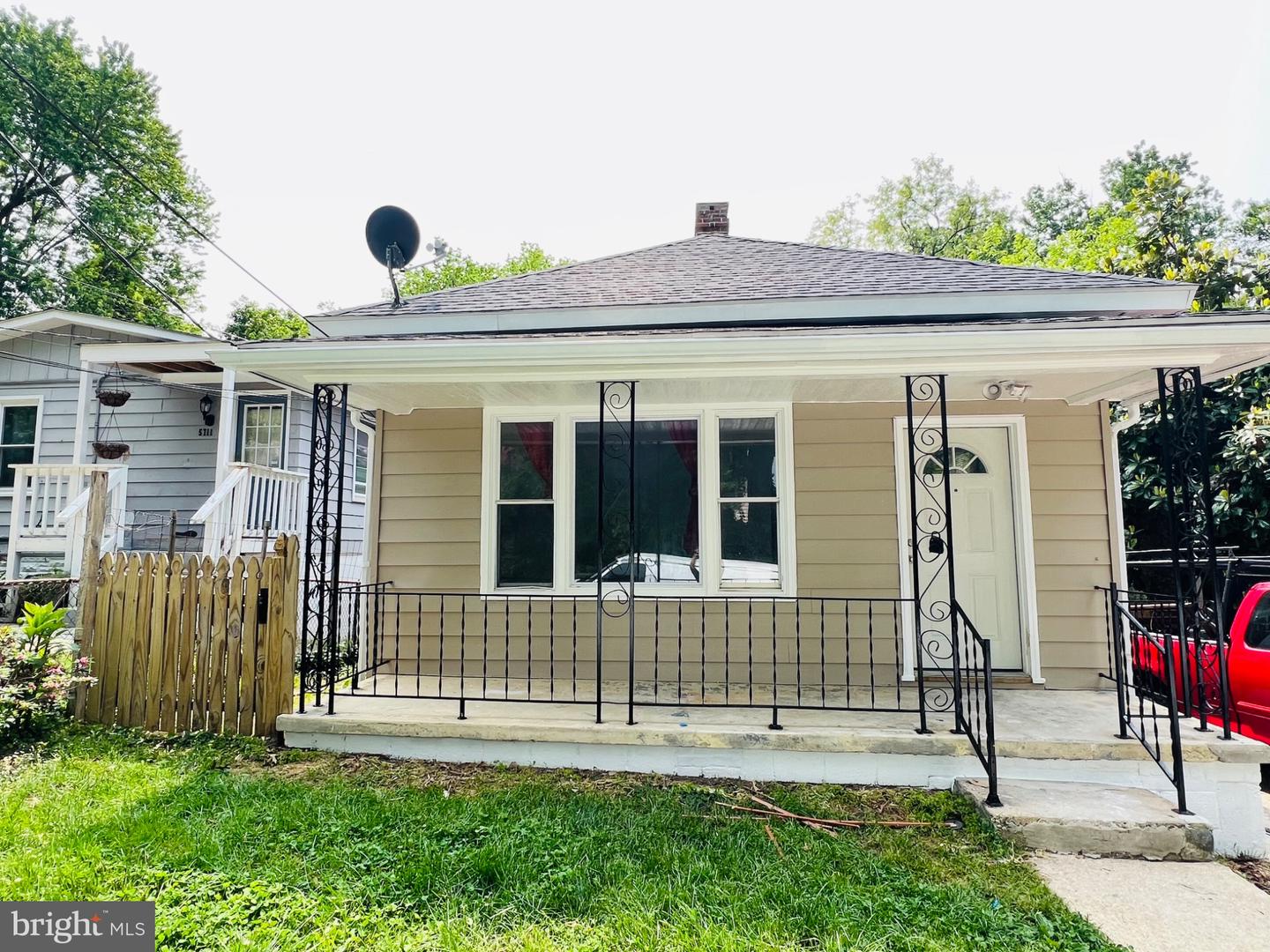 5709 Dade St Property Photo 28
