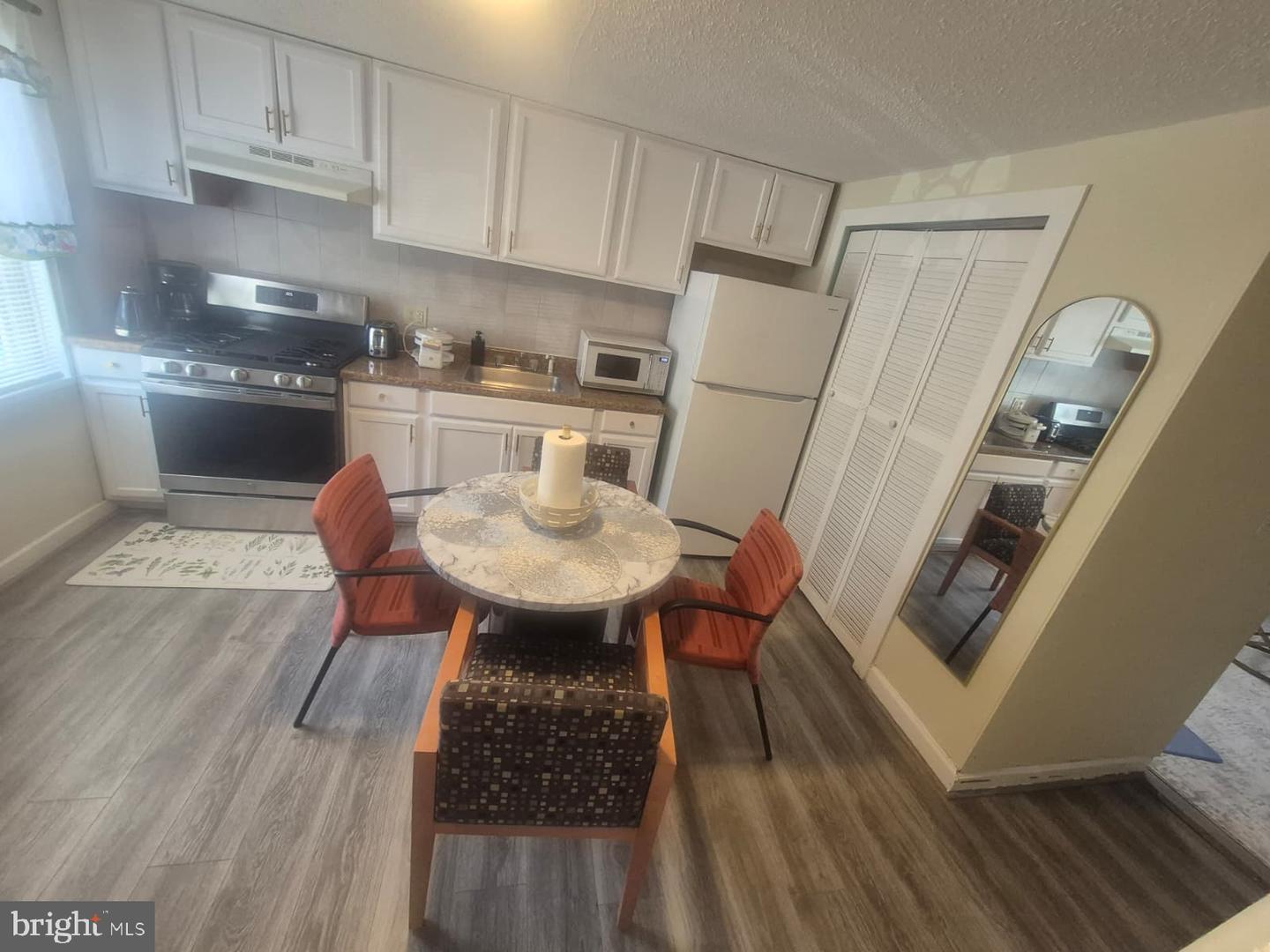 1835 Village Green Dr Property Photo 1