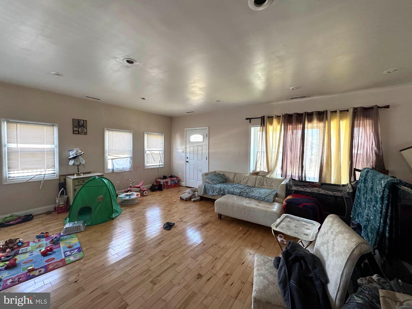 6528 Jodie St Property Photo 3