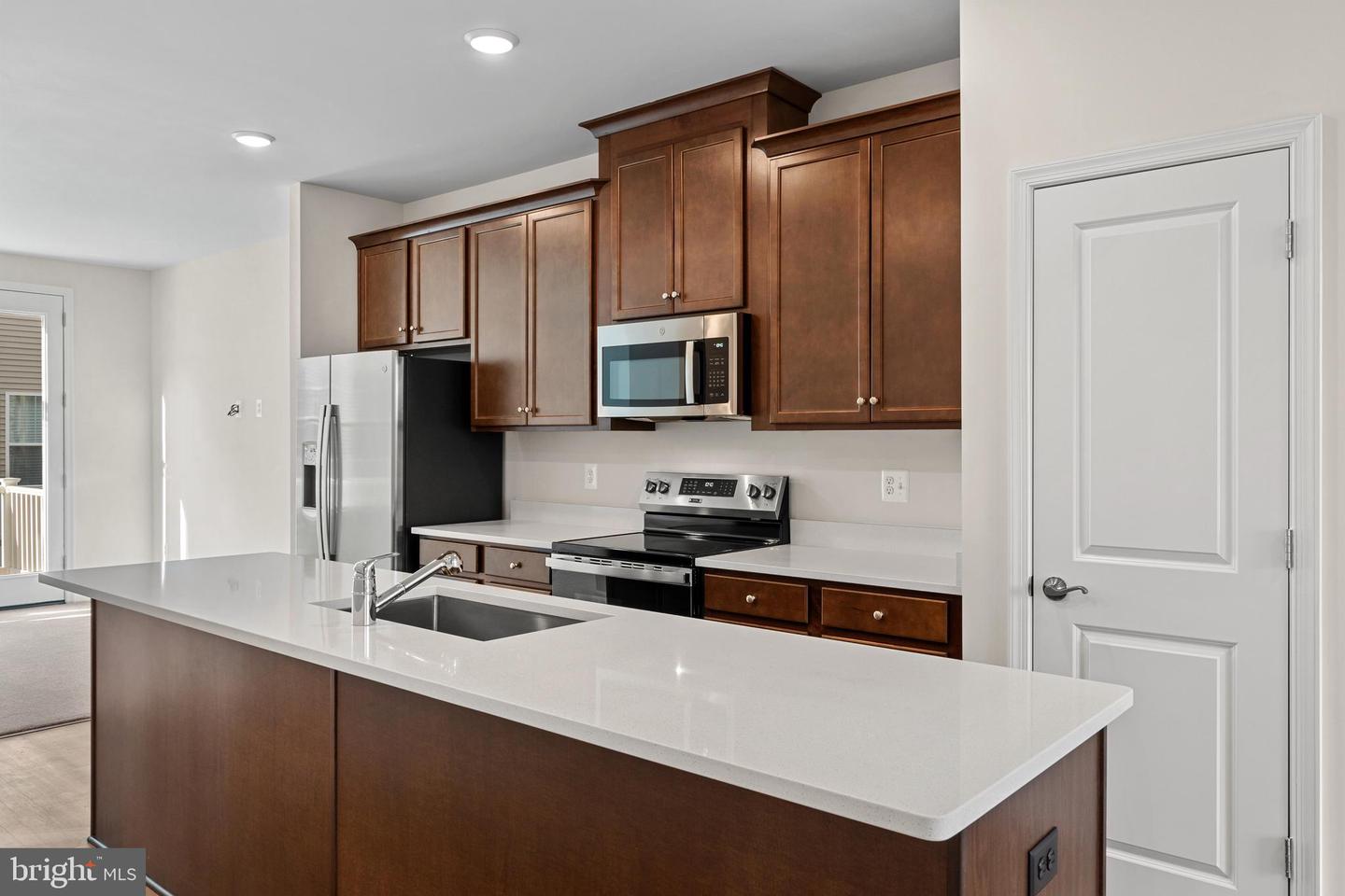 6045 Soho Way Property Photo 8