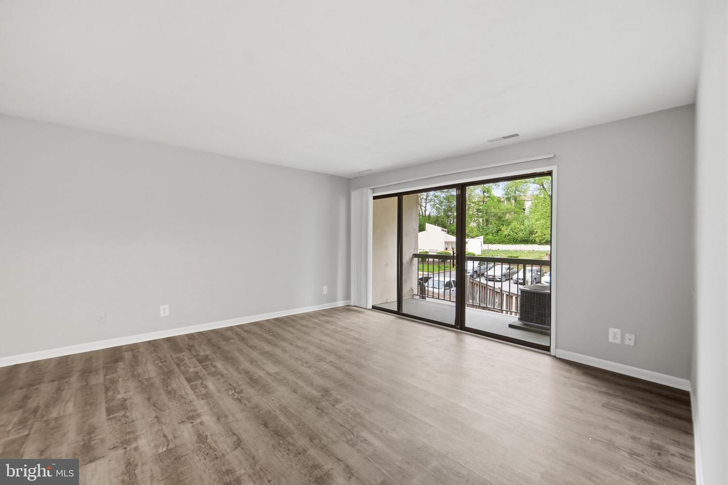 10114 Campus Way S #201-8c Property Photo 5