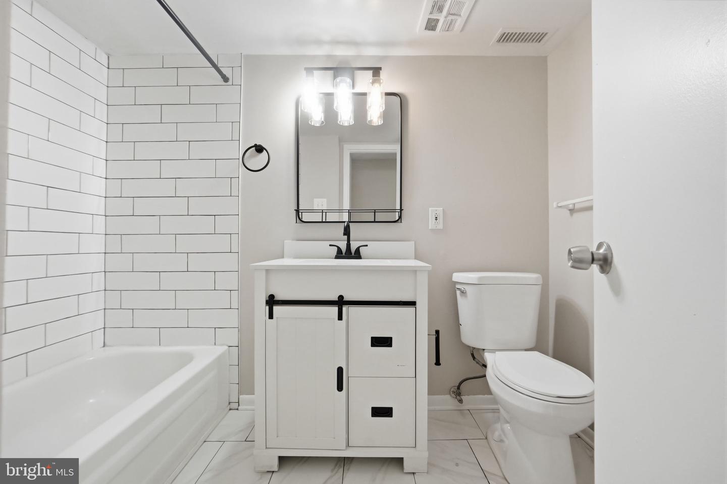 10114 Campus Way S #201-8c Property Photo 23