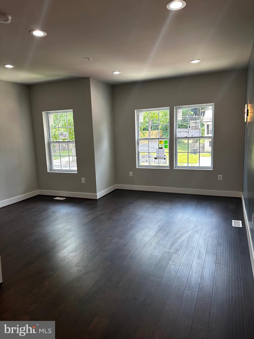 4 Akin Ave Property Photo 18
