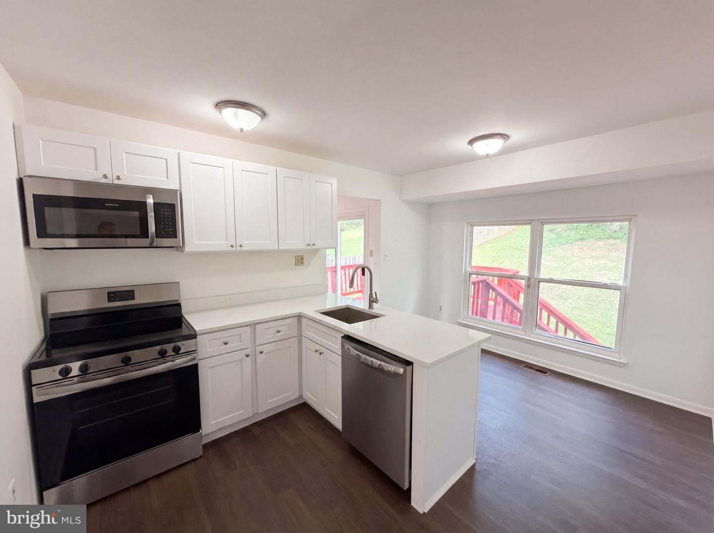 12708 Lampton Ln Property Photo 2