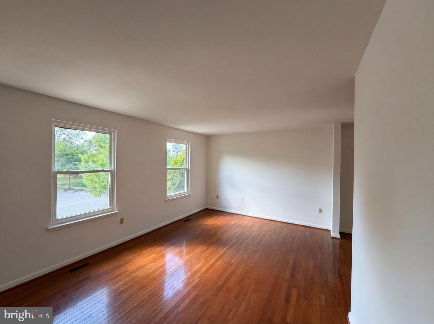 12708 Lampton Ln Property Photo 3