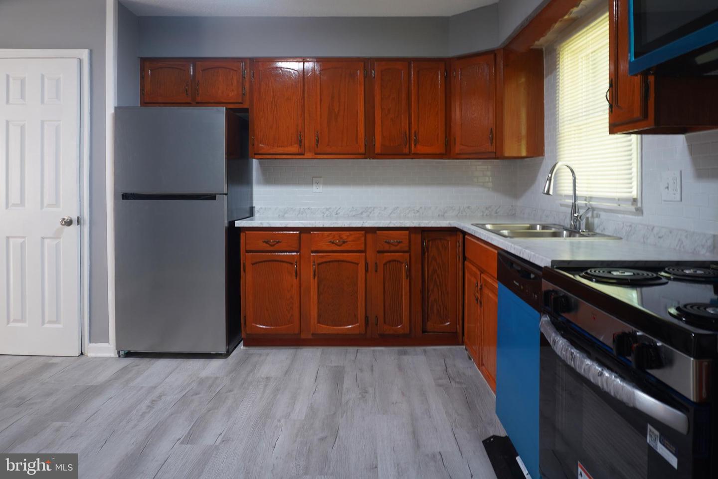 8102 Thornfield Ter Property Photo 8