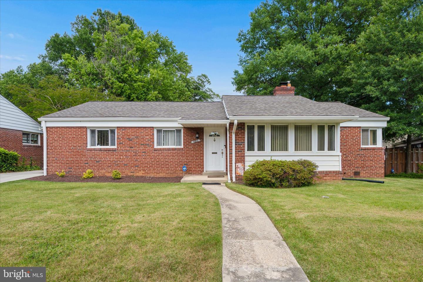 6803 Adelphi Rd Property Photo 1