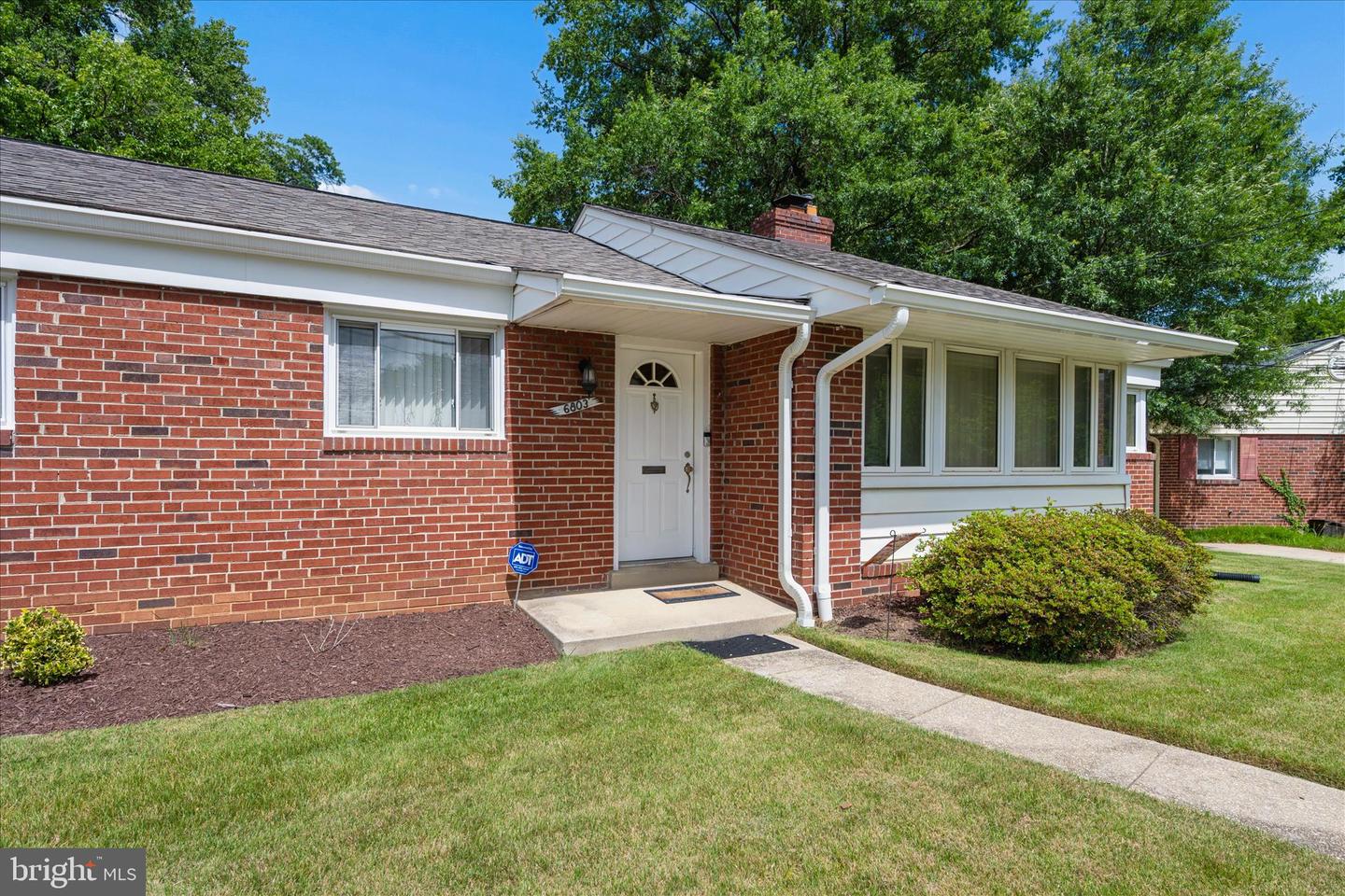 6803 Adelphi Rd Property Photo 2