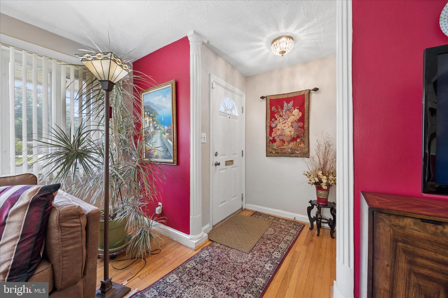 6803 Adelphi Rd Property Photo 3