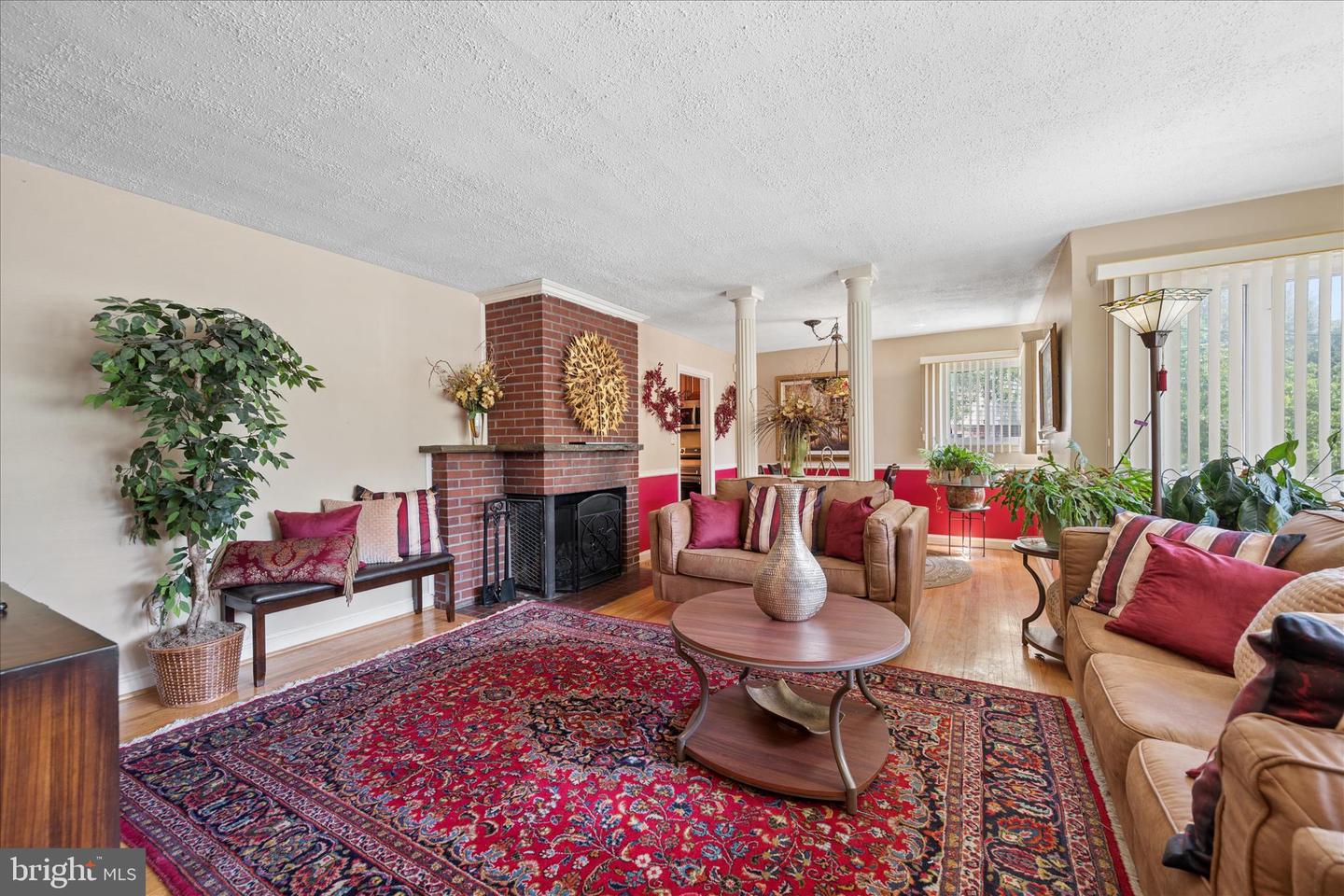 6803 Adelphi Rd Property Photo 4