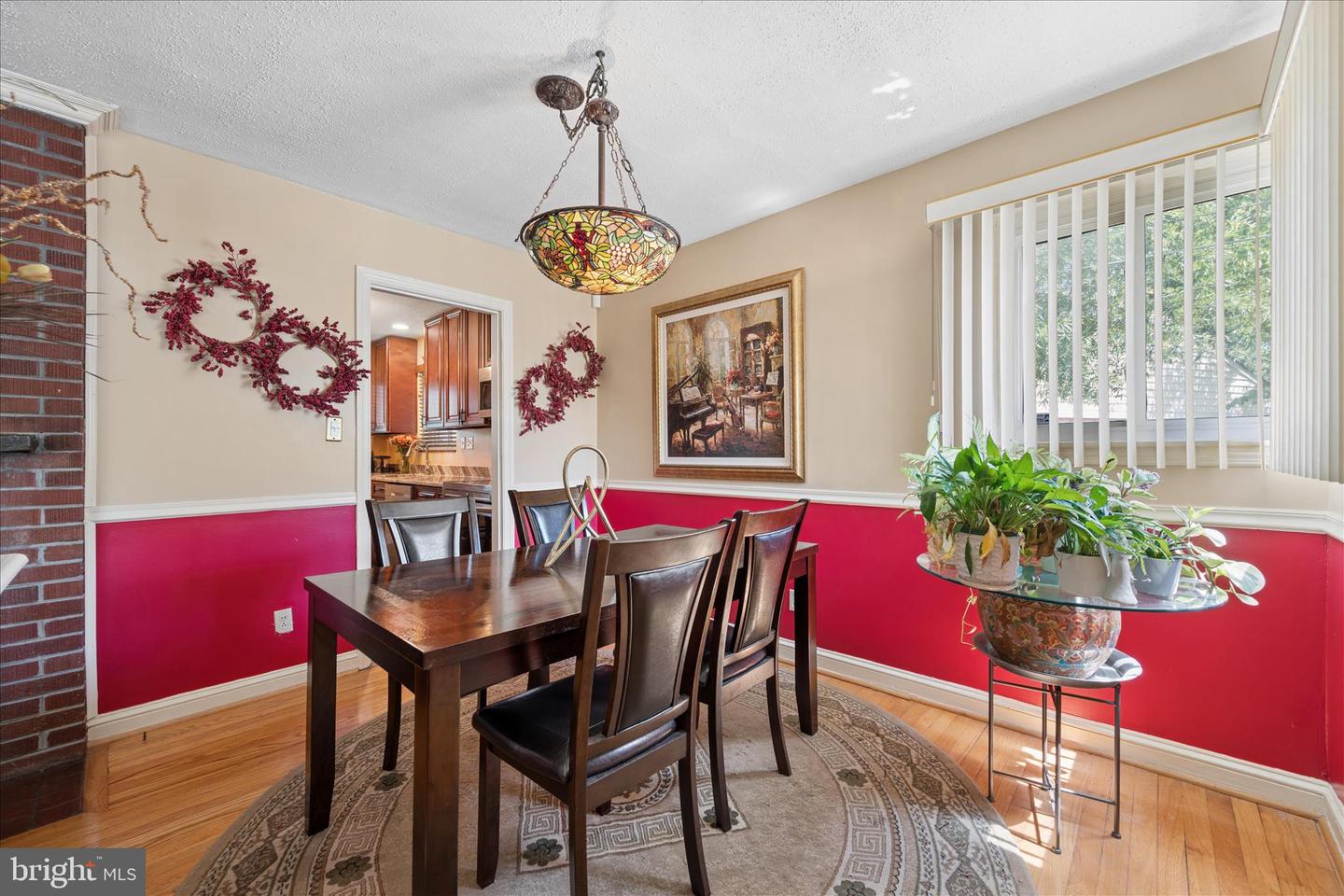 6803 Adelphi Rd Property Photo 9