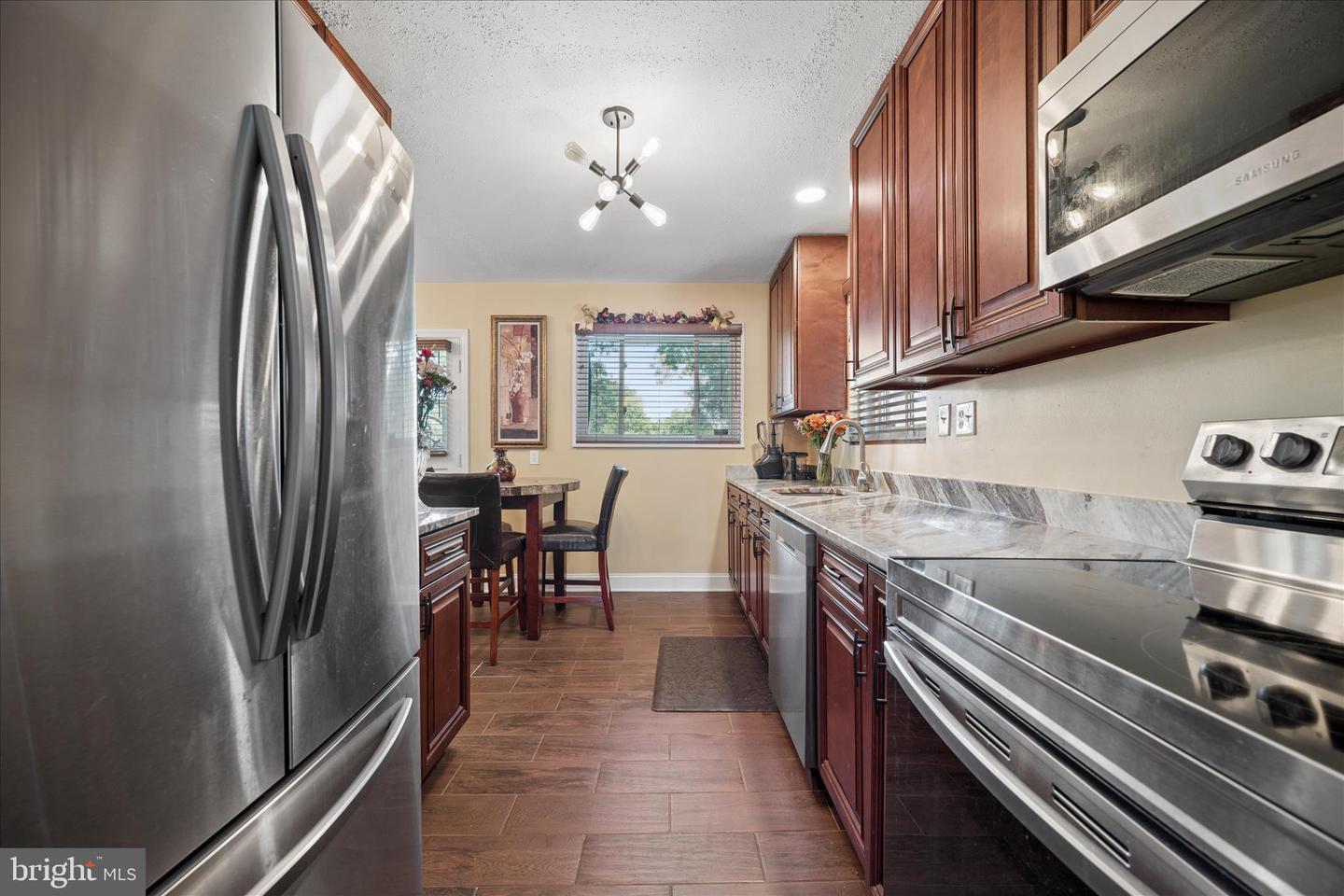 6803 Adelphi Rd Property Photo 12