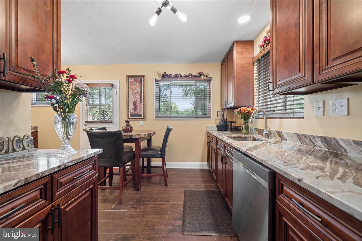 6803 Adelphi Rd Property Photo 14
