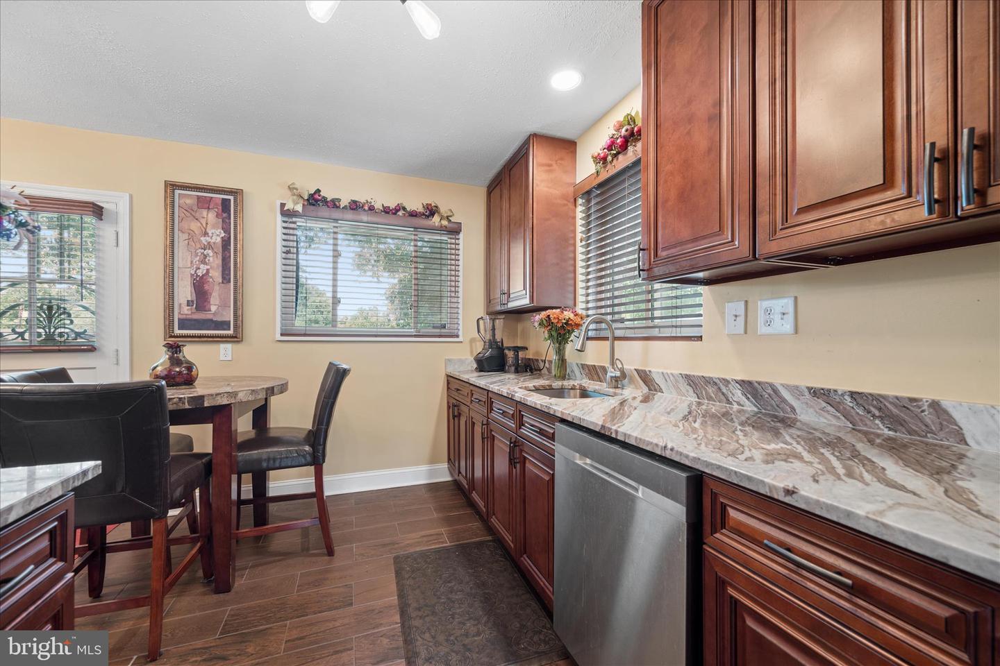 6803 Adelphi Rd Property Photo 15