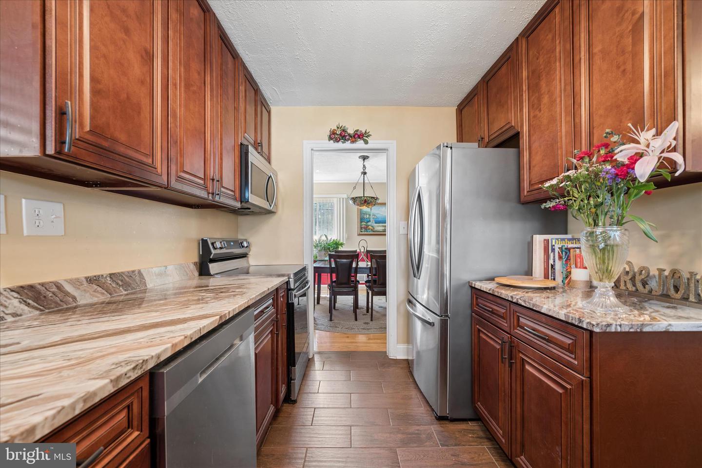 6803 Adelphi Rd Property Photo 16