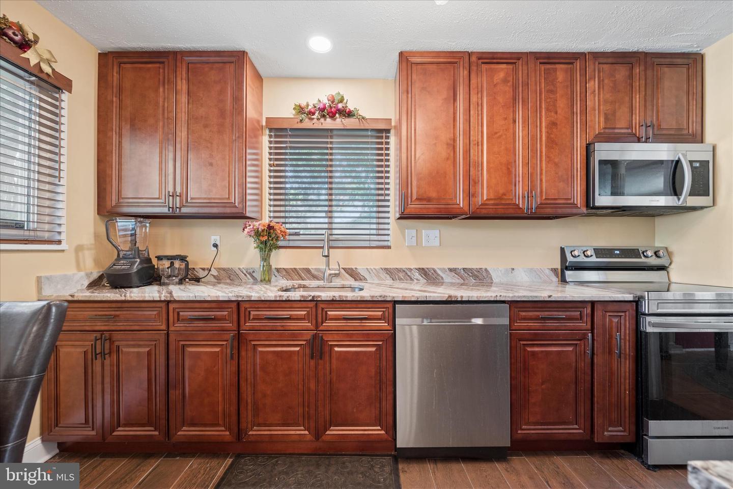 6803 Adelphi Rd Property Photo 17
