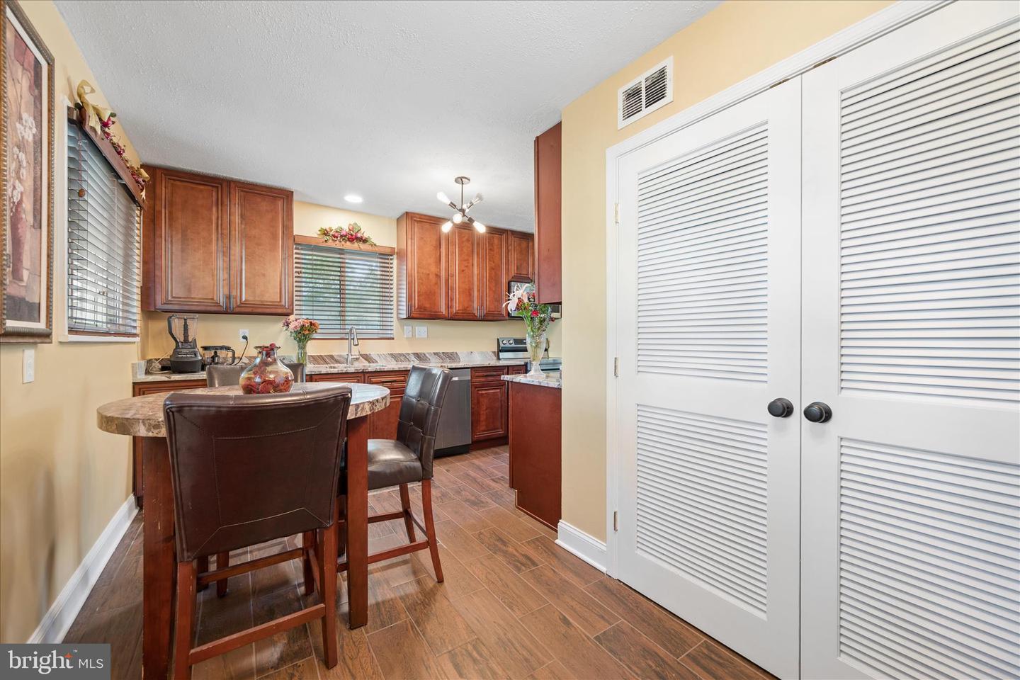 6803 Adelphi Rd Property Photo 20