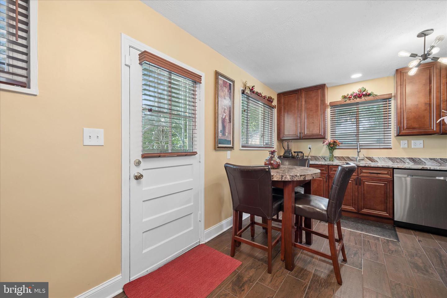 6803 Adelphi Rd Property Photo 21