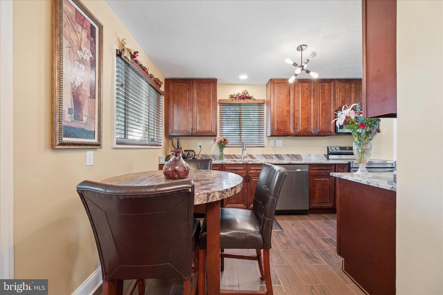 6803 Adelphi Rd Property Photo 22