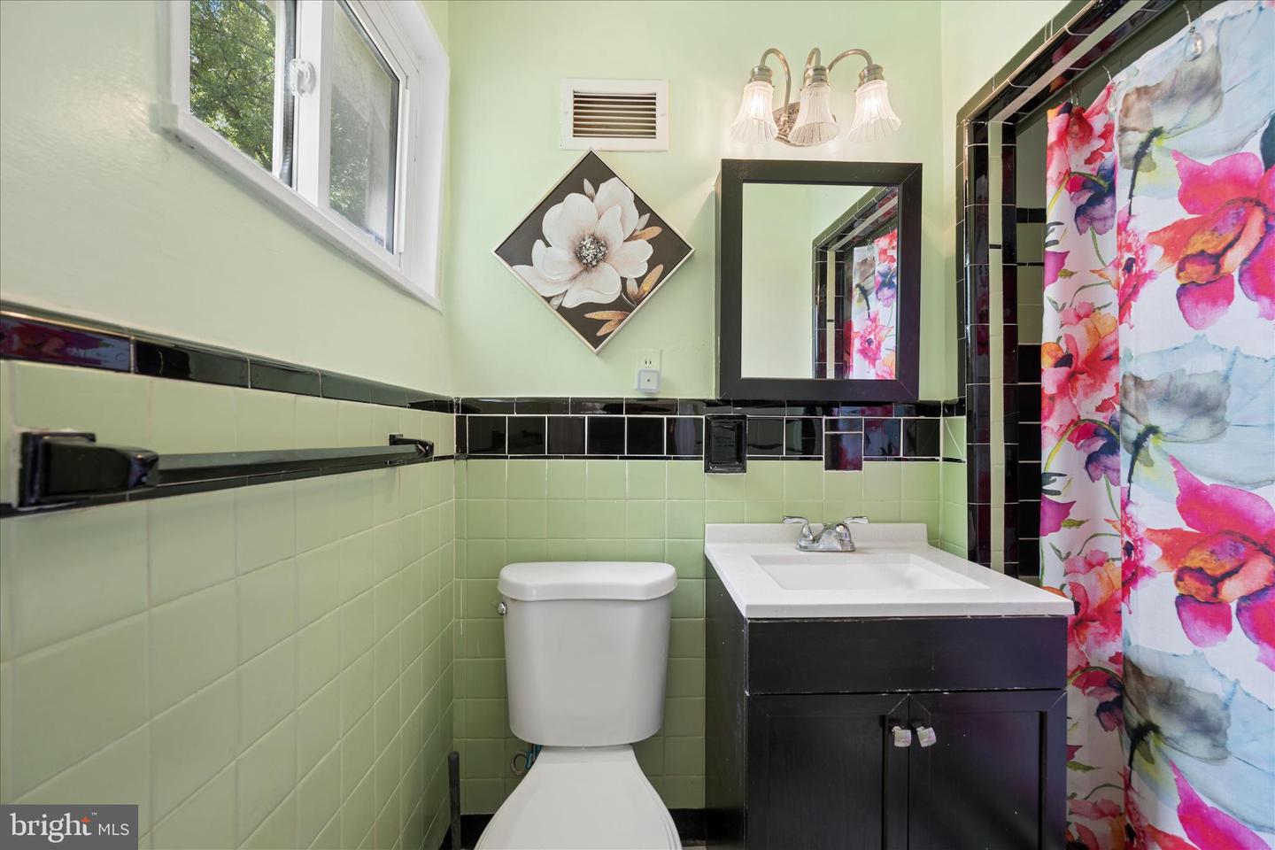 6803 Adelphi Rd Property Photo 28