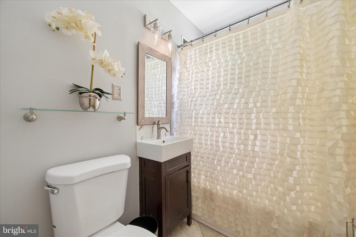 6803 Adelphi Rd Property Photo 38