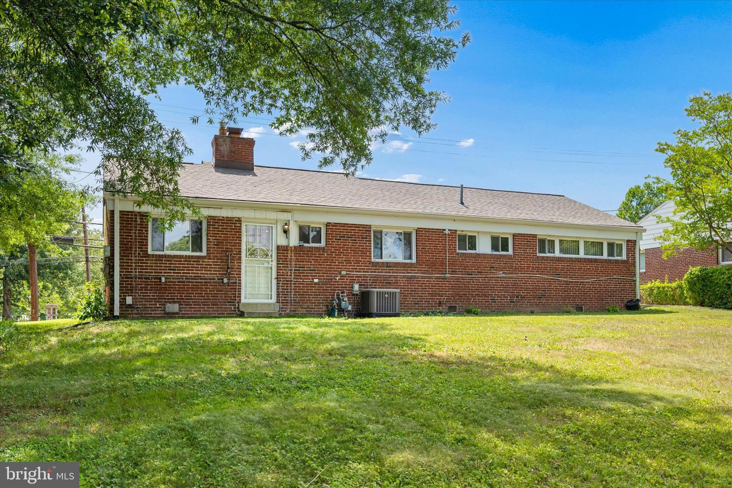 6803 Adelphi Rd Property Photo 40
