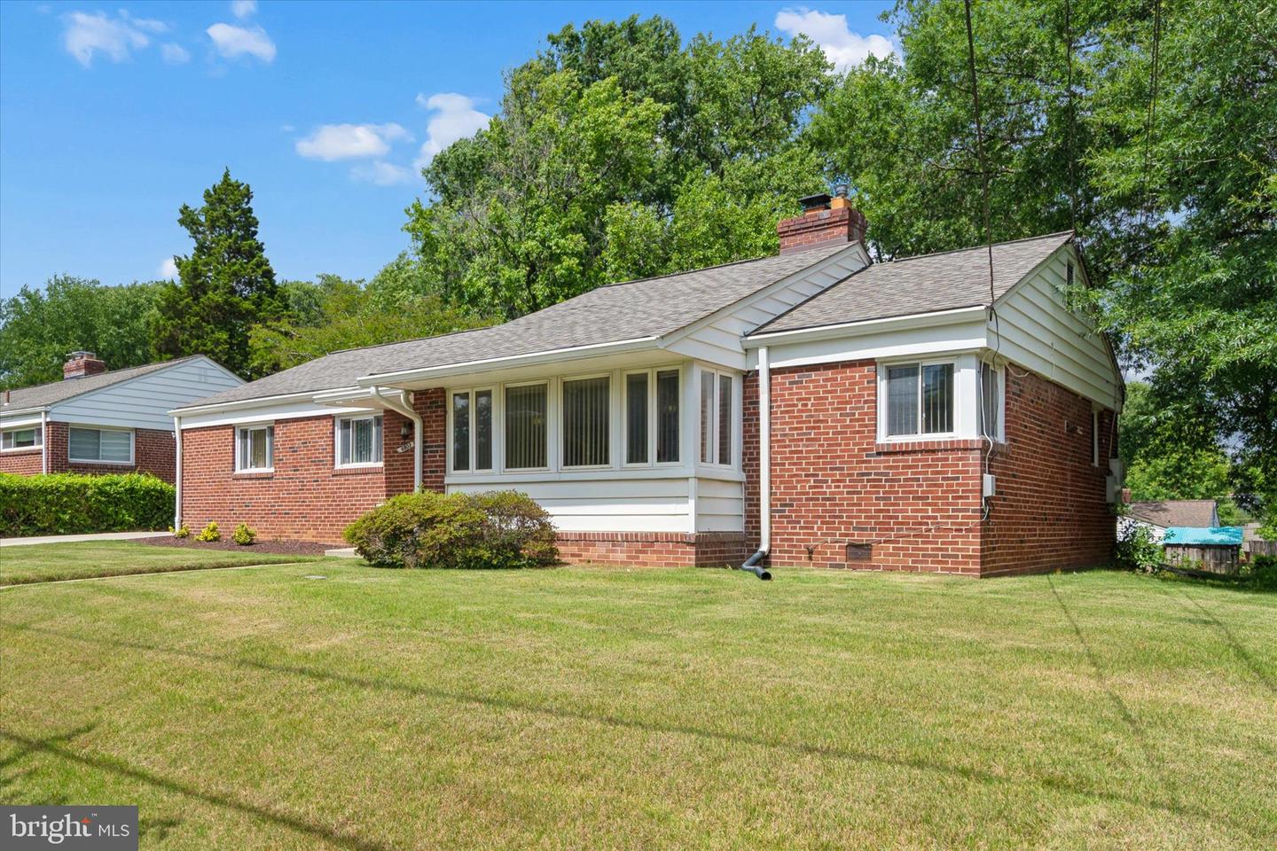 6803 Adelphi Rd Property Photo 49