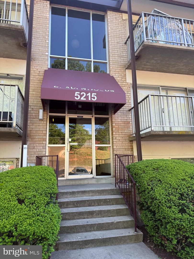 5215 NEWTON ST #302
