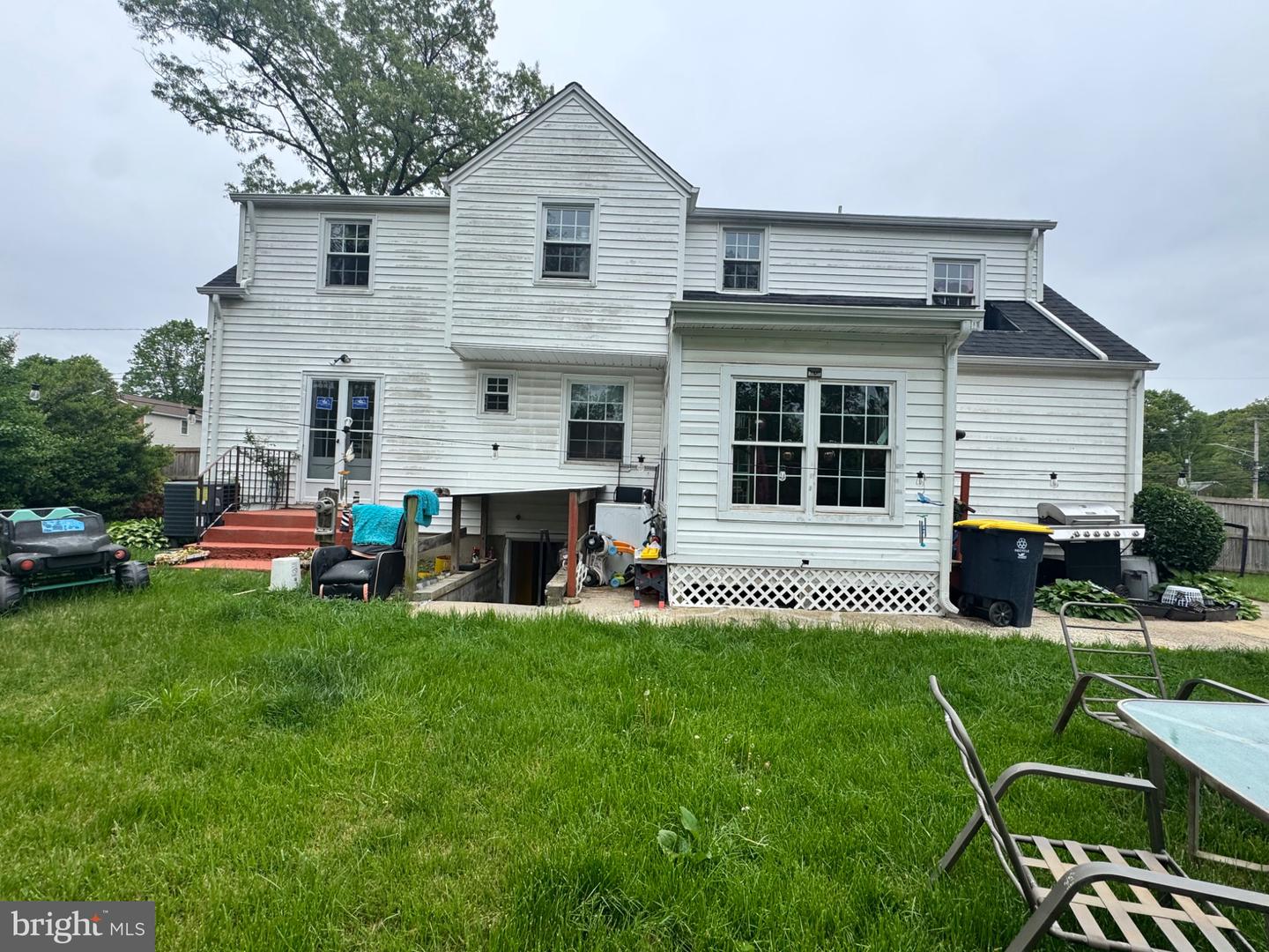 9104 8th St Property Photo 2
