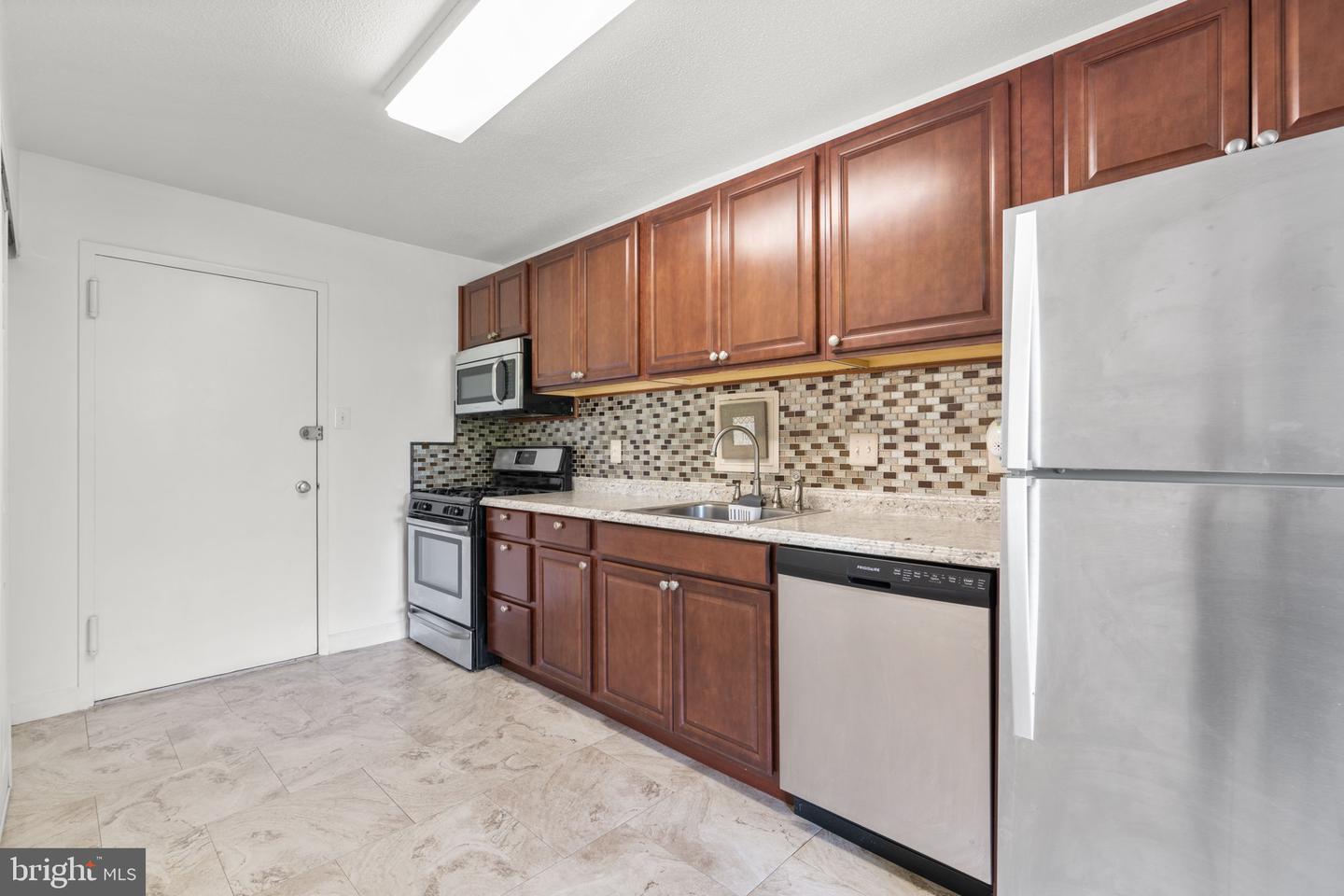 6100 Westchester Park Dr #501 Property Photo 11