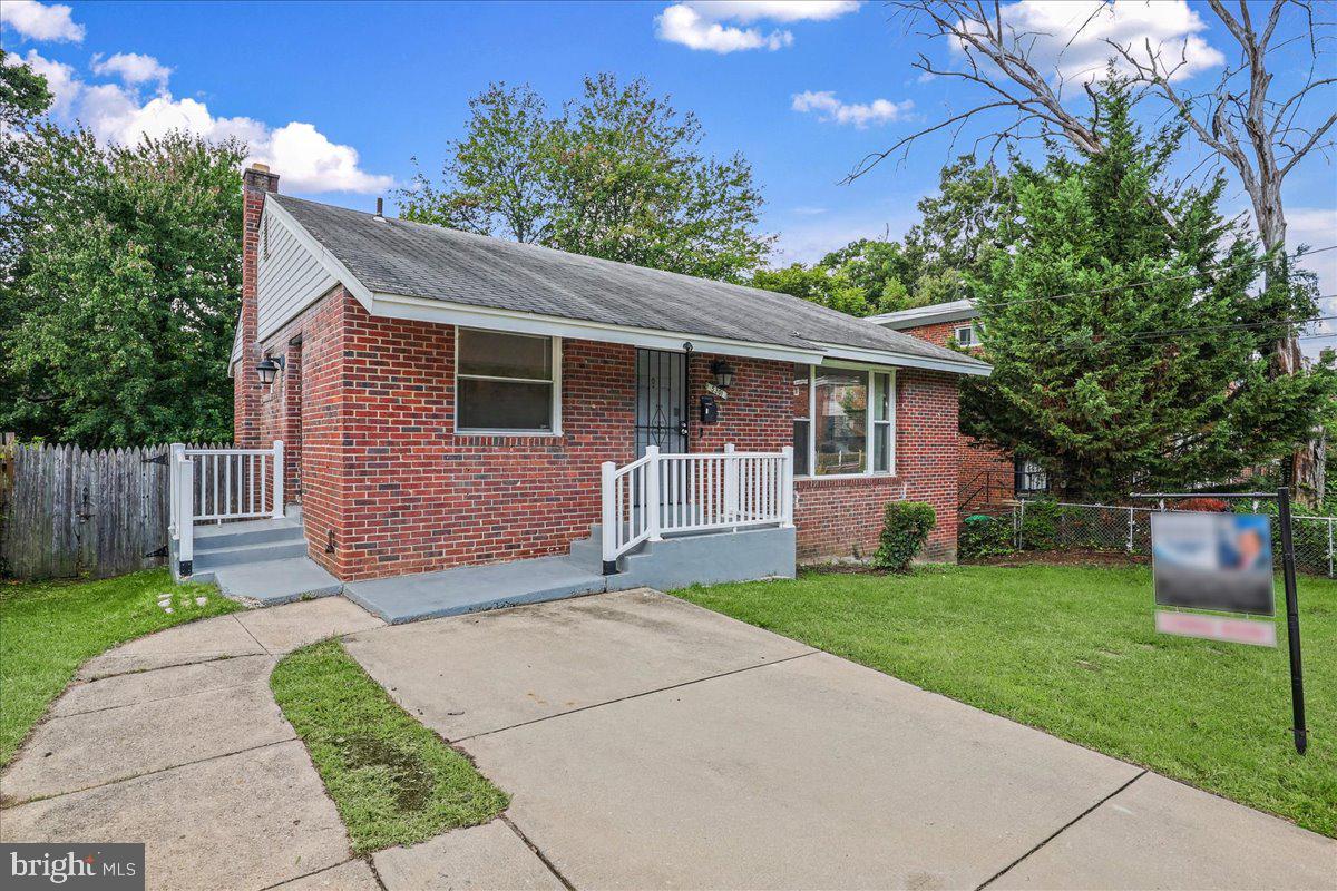 5301 Kenmont Rd Property Photo 1