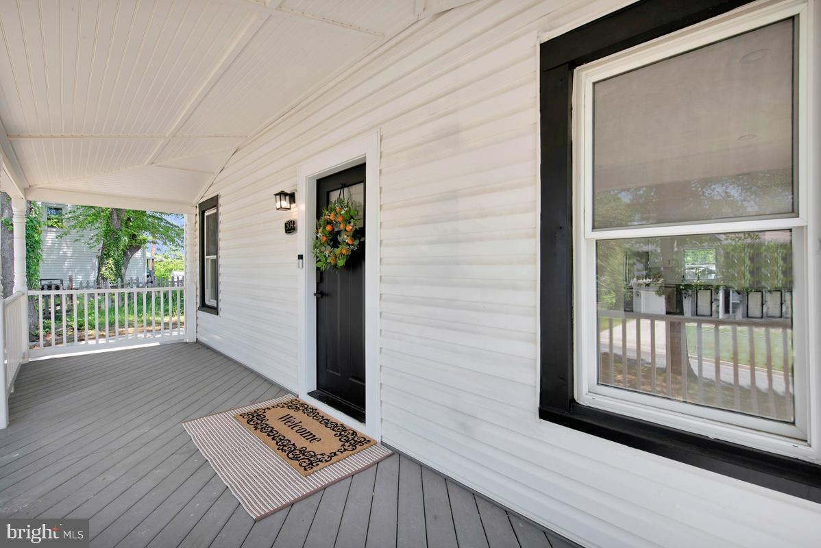 504 BALBOA AVE Property Photo 1