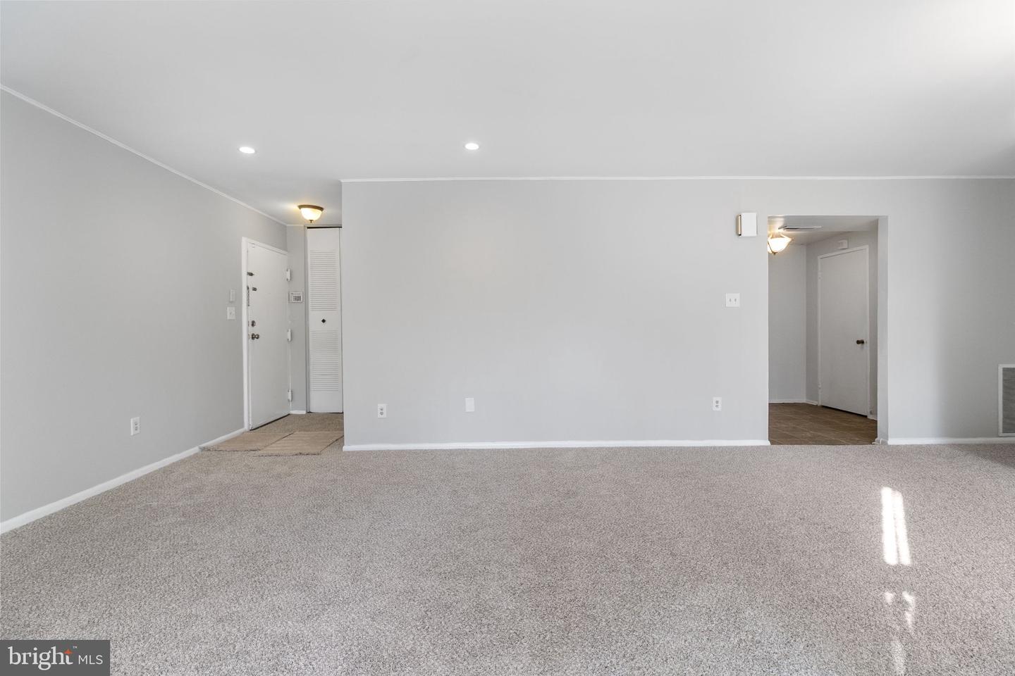 10239 Prince Pl #26-102 Property Photo 6