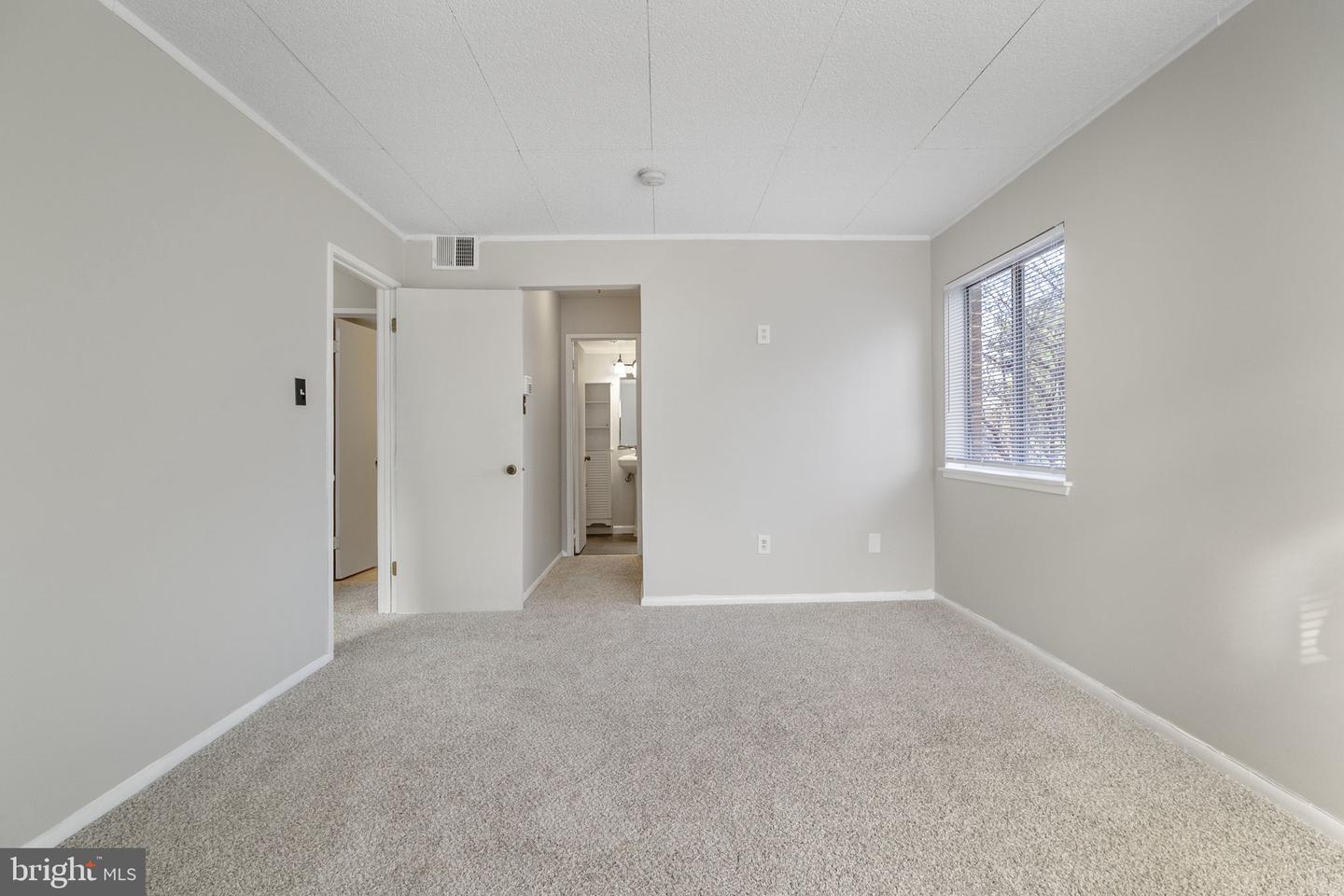 10239 Prince Pl #26-102 Property Photo 29