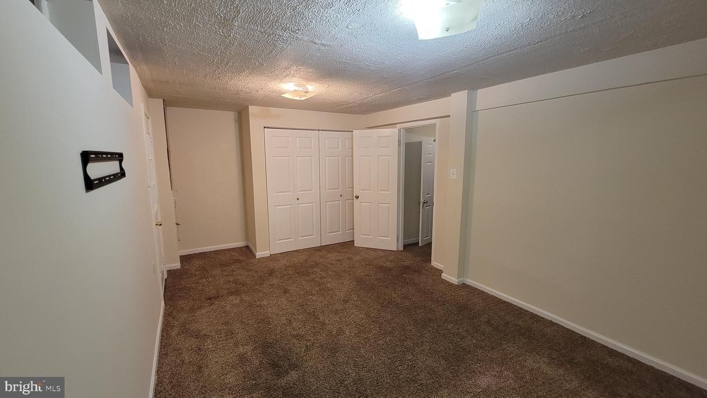 7626 Green Willow Ct Property Photo 3