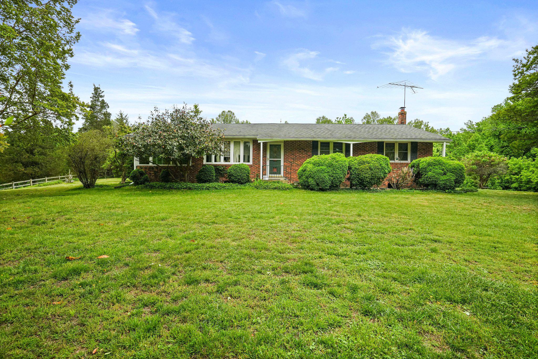 6201 Croom Station Rd Property Photo 1
