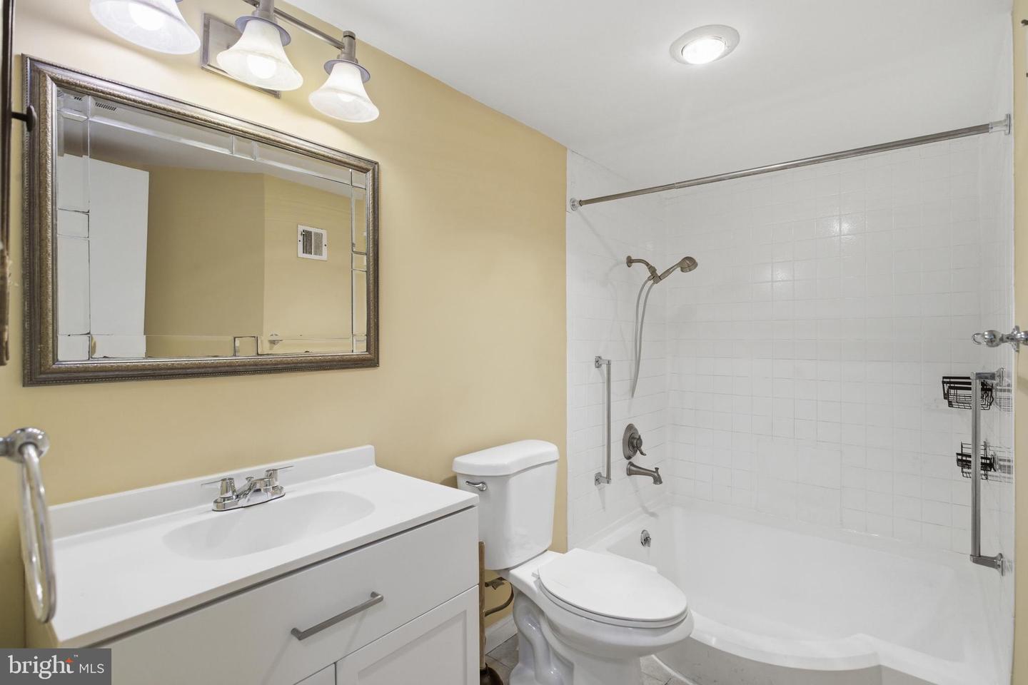 3305 Huntley Square Dr #c Property Photo 16