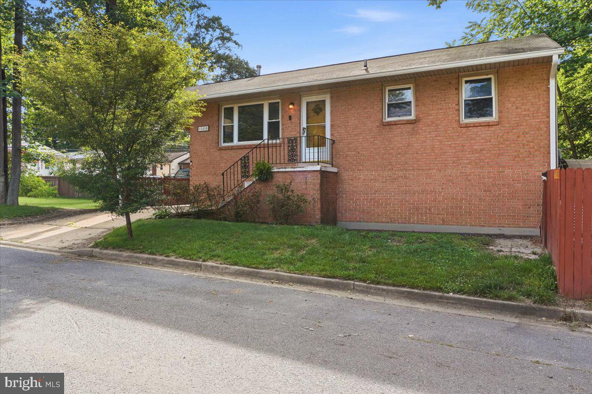 11410 Caroline Ave Property Photo 1