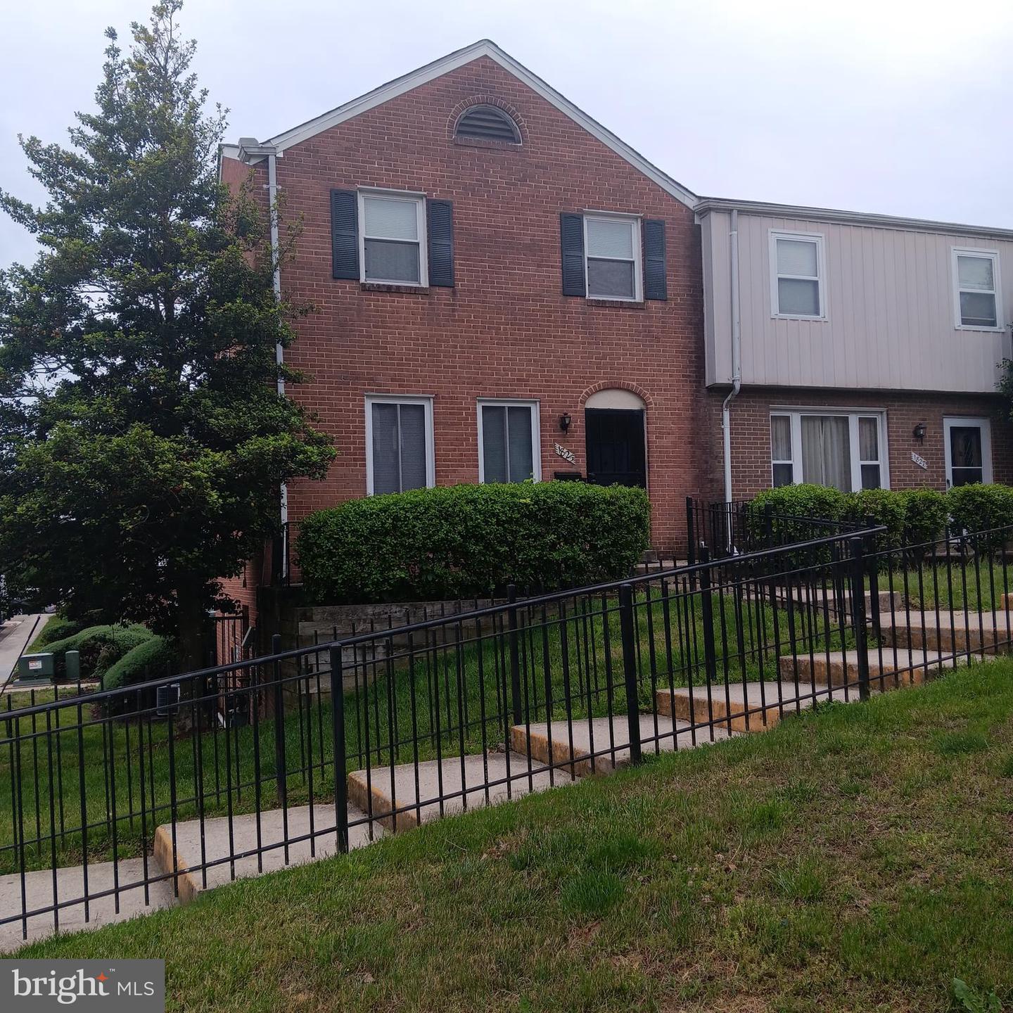 1825 Addison Rd S Property Photo 1