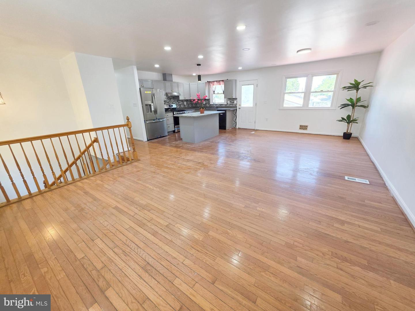 6300 Auth Rd Property Photo 4