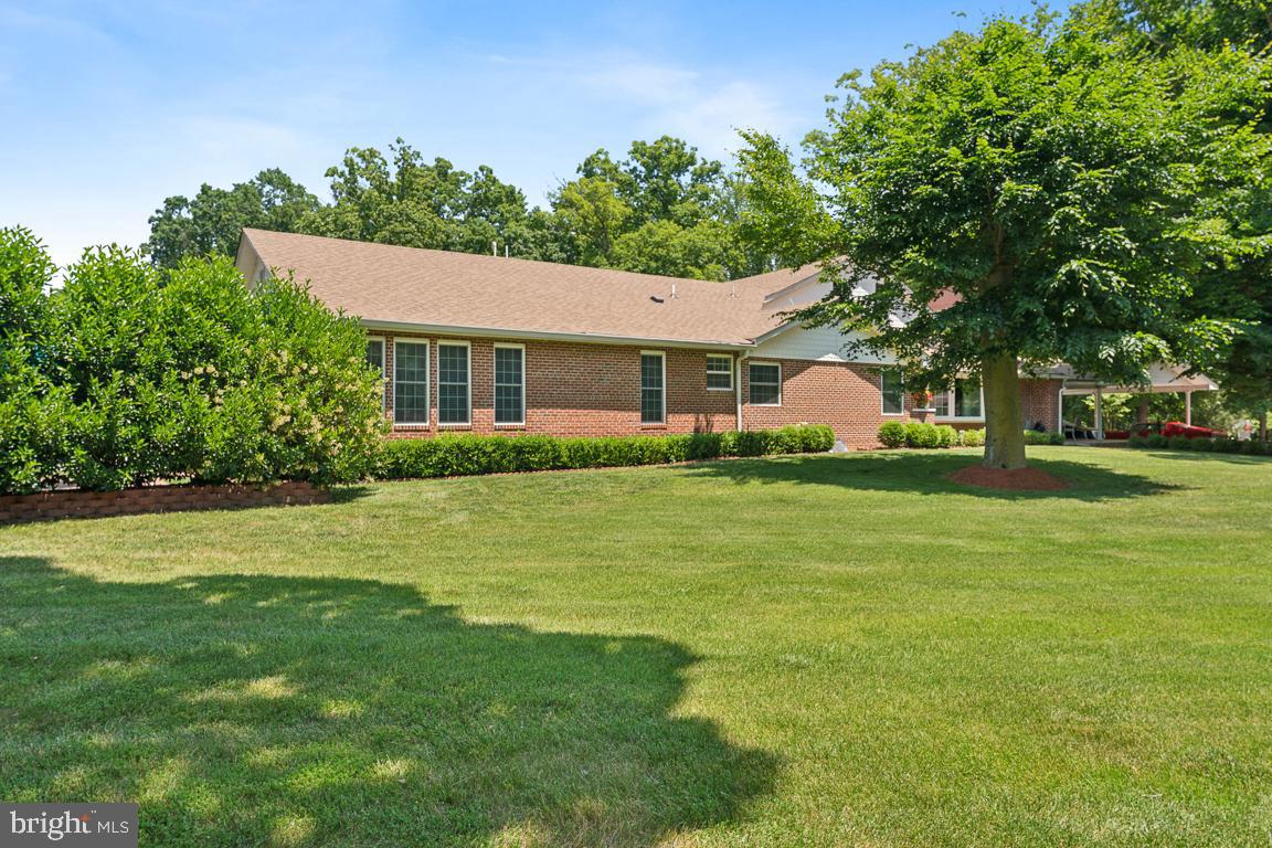 1211 Pine Ln Property Photo 2