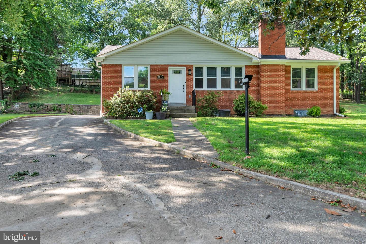 4804 HENDERSON RD Property Photo 1